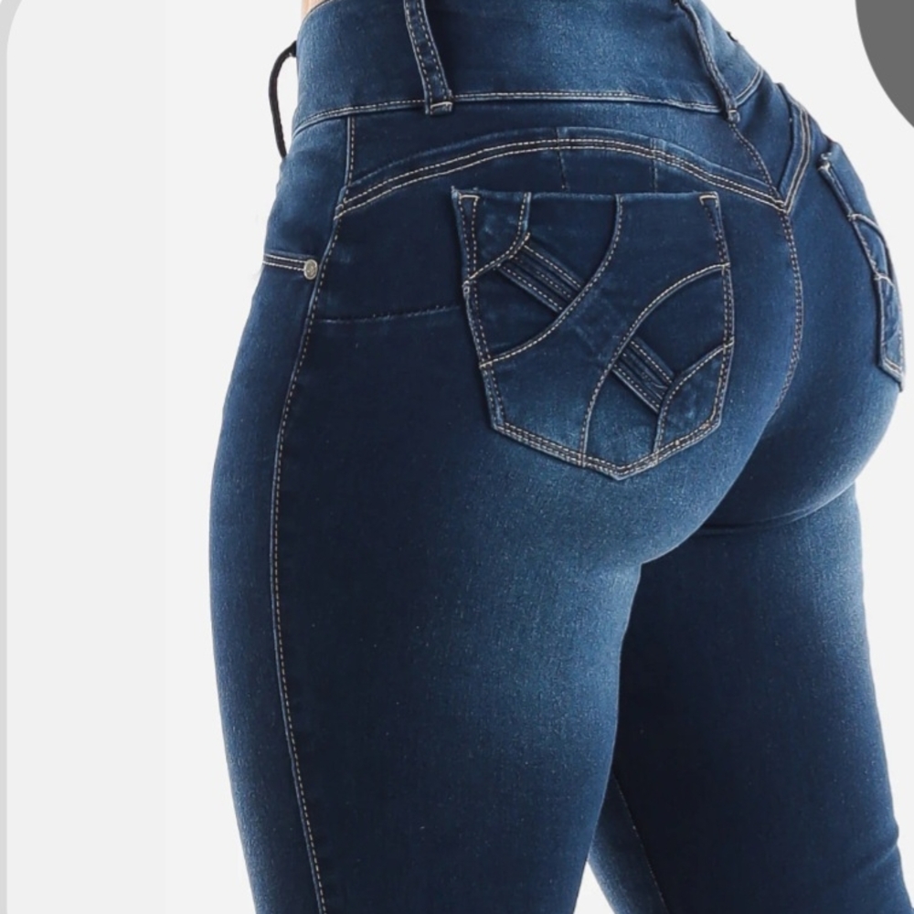 Butt lifting jeans new with tags